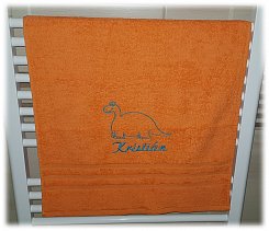 Oranžový froté ručník s výšivkou na přání