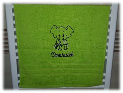 Zelený froté ručník s výšivkou na přání